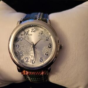 Women's Silver Dial Watch with Snowflake Design and Green Strap